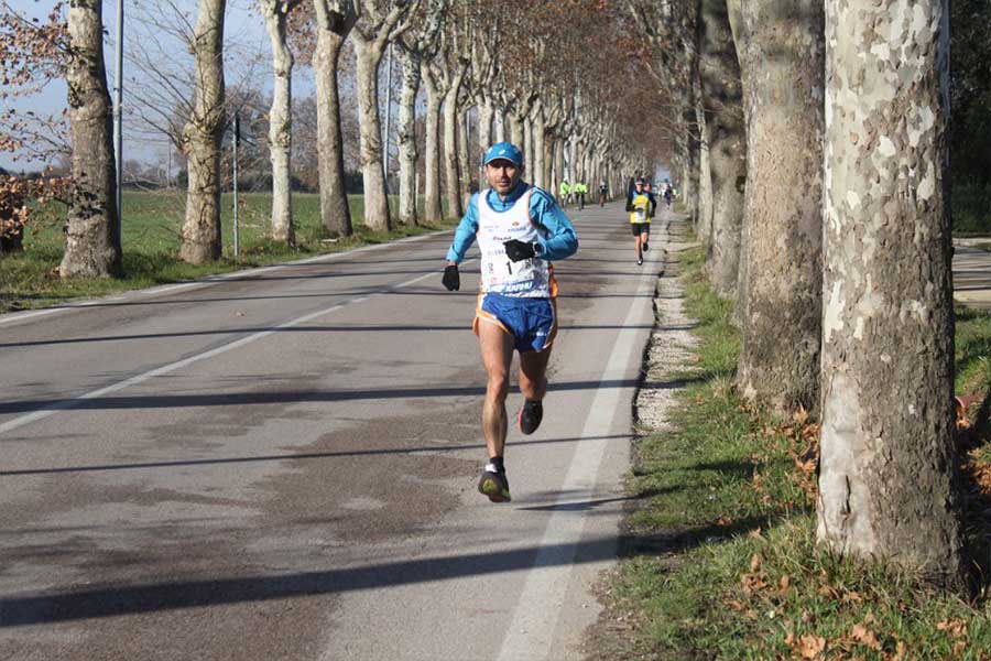 Il maratoneta Giorgio Calcaterra gareggia all’Invernalissima Mezza Maratona FIDAL Bastia Umbra